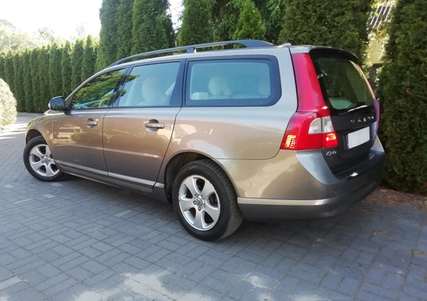 Volvo V70 cena 19450 przebieg: 294350, rok produkcji 2008 z Płońsk małe 277